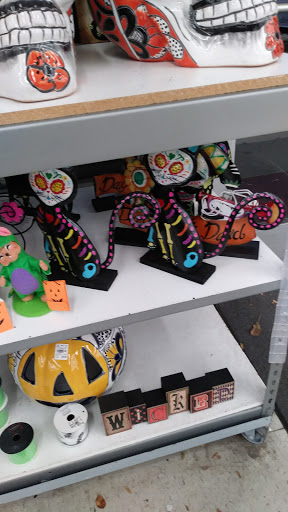 Home Goods Store «Tuesday Morning», reviews and photos, 23314 Farmington Rd, Farmington, MI 48336, USA