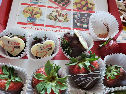 Gift Shop «Edible Arrangements», reviews and photos, 12844 S Ashland Ave, Calumet Park, IL 60827, USA