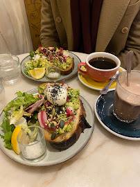 Avocado toast du Restaurant brunch DEVOTIONS Café à Paris - n°6
