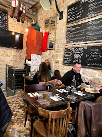 Atmosphère du ENZA FAMIGLIA Pizzeria à Paris - n°17