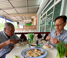 สันติข้าวมันไก่ santi chicken rice photo