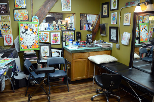 Tattoo and Piercing Shop «Bleed Blue Tattoo & Piercing», reviews and photos, 527 S Upper St, Lexington, KY 40508, USA