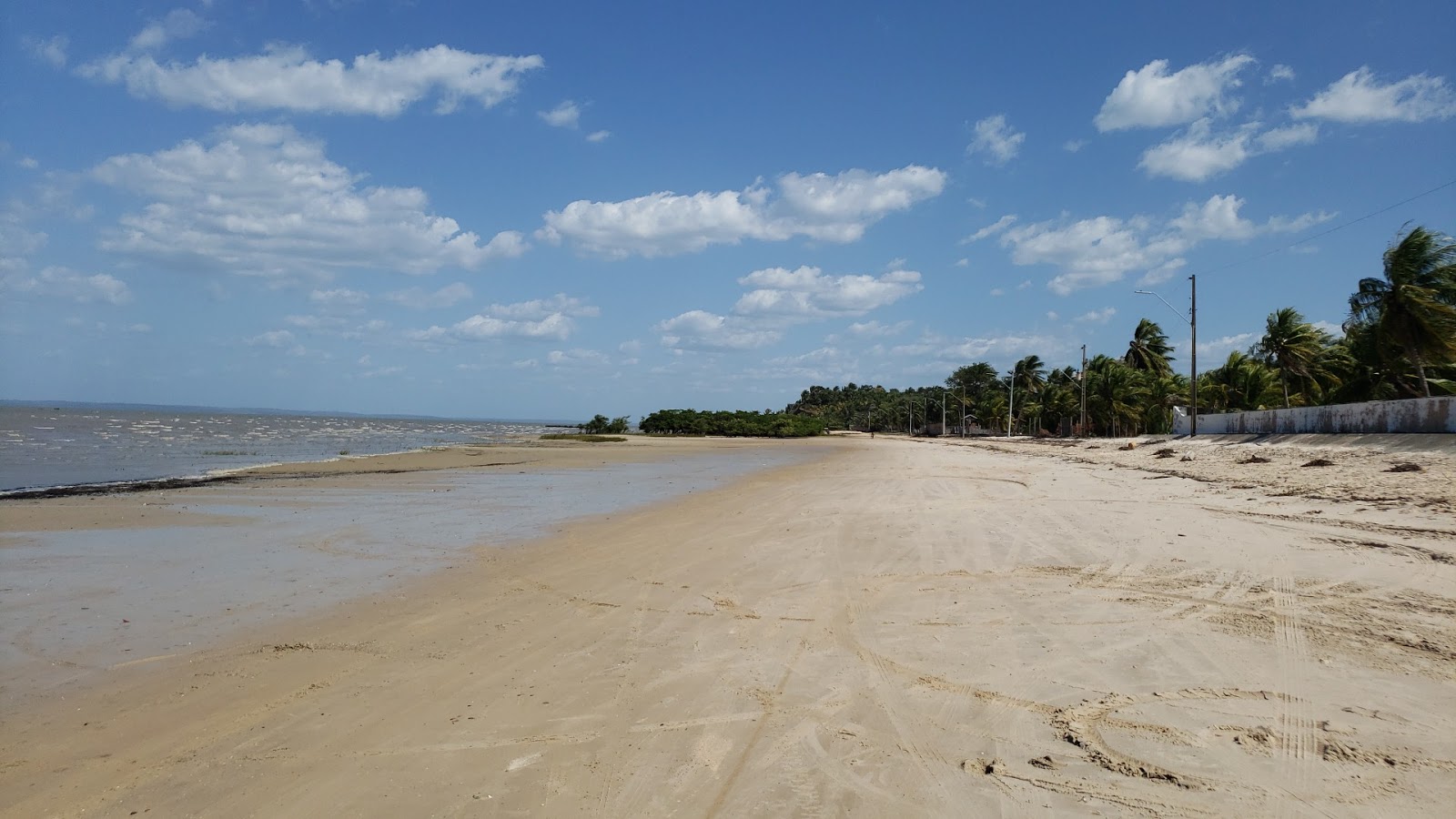 Valokuva Praia de Boa Viagemista. pinnalla kirkas hiekka:n kanssa