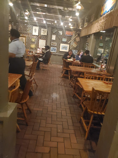 American Restaurant «Cracker Barrel Old Country Store», reviews and photos, 2421 Old Country Inn Dr, Caseyville, IL 62232, USA
