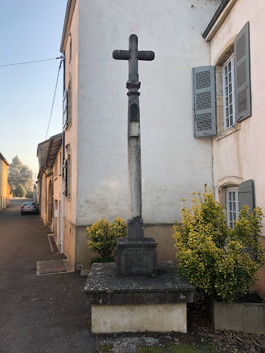 Croix de carrefour de Cluny à Cluny