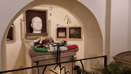 Cripta della Famiglia Mussolini Cimitero, 47016 Predappio FC, Italia