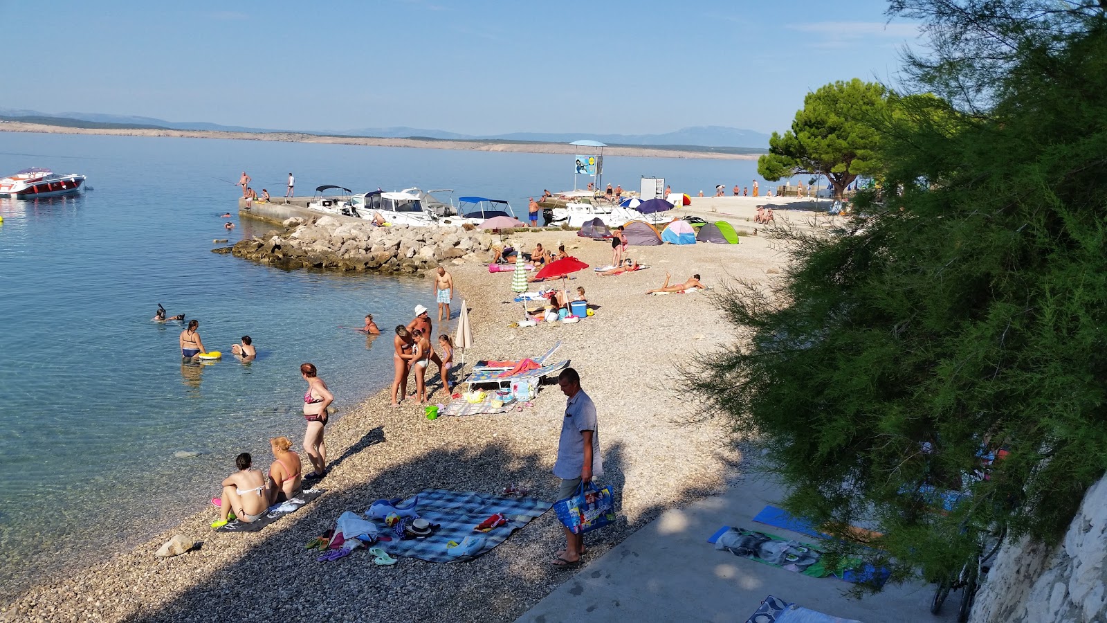 Fotografija Omorika beach z majhni več zalivi