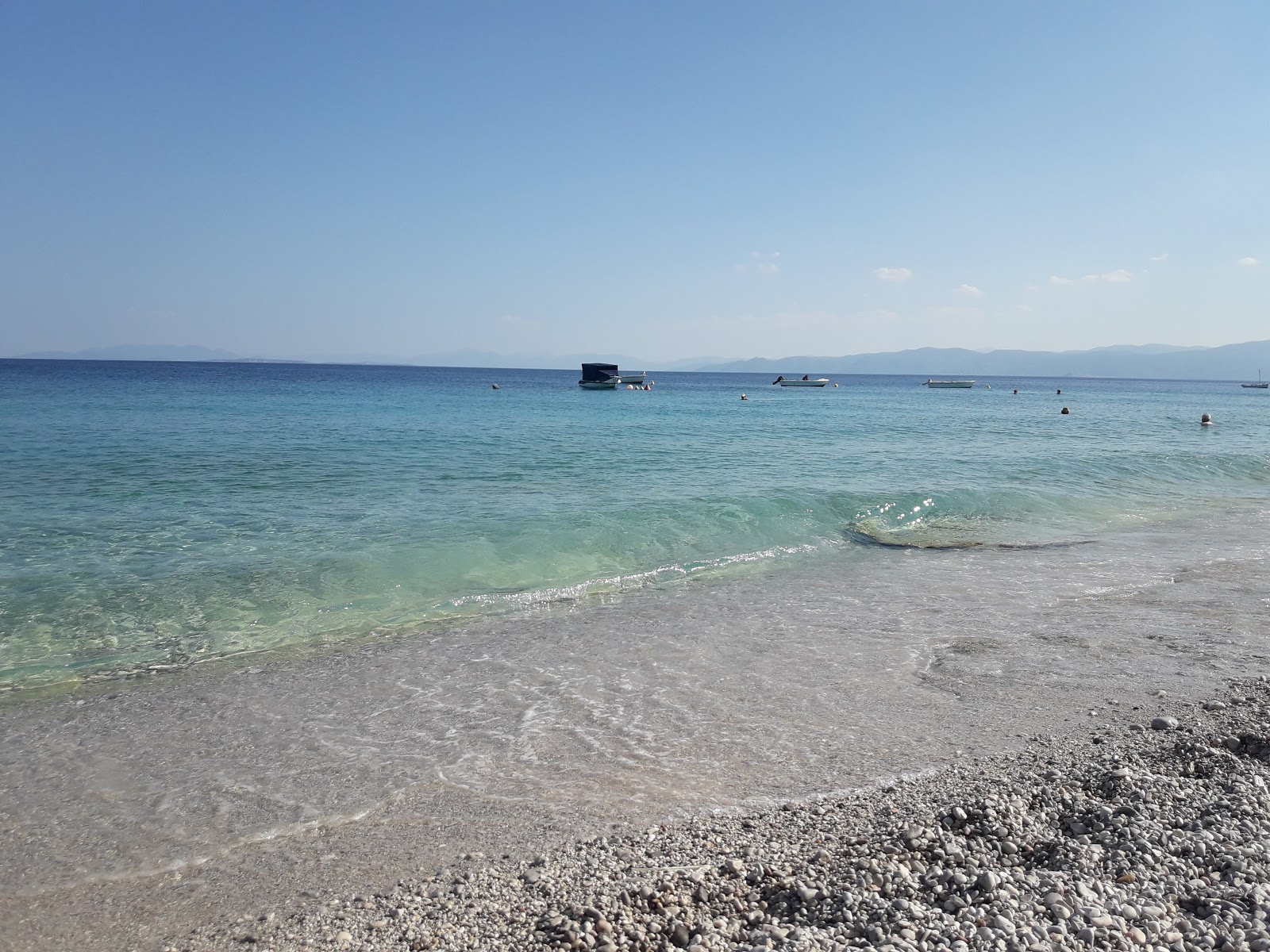 Kinetas beach'in fotoğrafı ve yerleşim