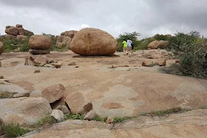 Hirebenekal Megalithic Moryar Gudda Entrance image