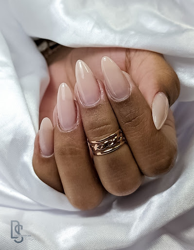 Logo da empresa - Day Nails Designer