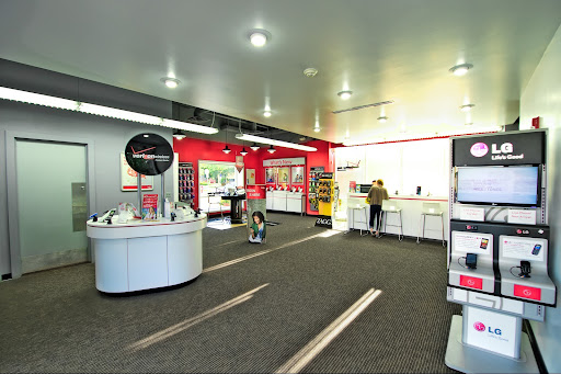 Cell Phone Store «Verizon Wireless - 50th & France», reviews and photos, 3724 W 50th St, Minneapolis, MN 55410, USA