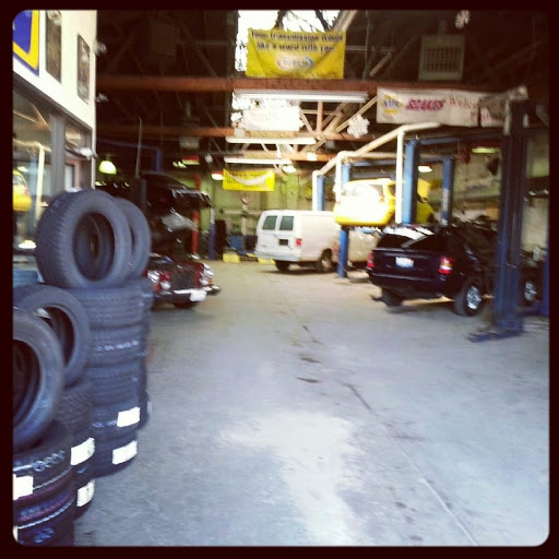 Auto Repair Shop «Gateway Auto Services», reviews and photos, 160 N Elizabeth St, Chicago, IL 60607, USA