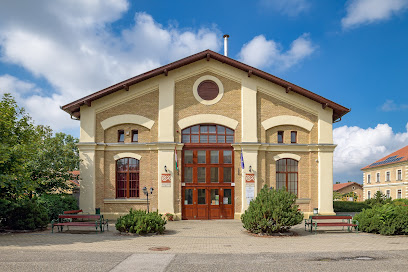 Tolnai Kulturális Központ és Könyvtár