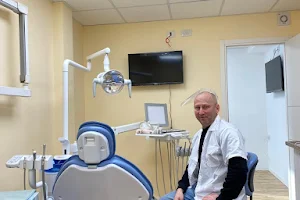 ד"ר סריברינסקי -מרפאת שיניים בבת ים image