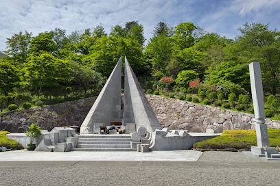 慰霊の園(日航ジャンボ機墜落事故の慰霊塔と納骨堂)