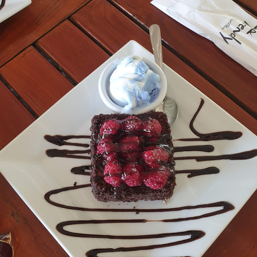 En Trendy Cafe & Beach