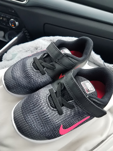 Clothing Store «Nike Factory Store», reviews and photos, 4101 S Carrollton Ave, New Orleans, LA 70119, USA