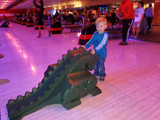 Bowling Alley «Brunswick Zone Chesterfield Lanes», reviews and photos, 176 Four Seasons Shopping Center, Chesterfield, MO 63017, USA