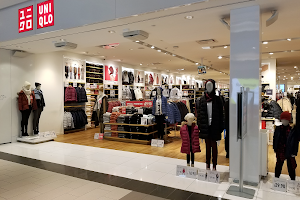 UNIQLO Roosevelt Field image