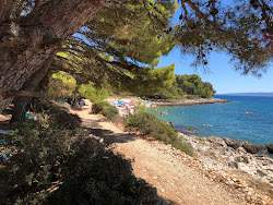 Photo de Okrug Gornji beach avec petite baie
