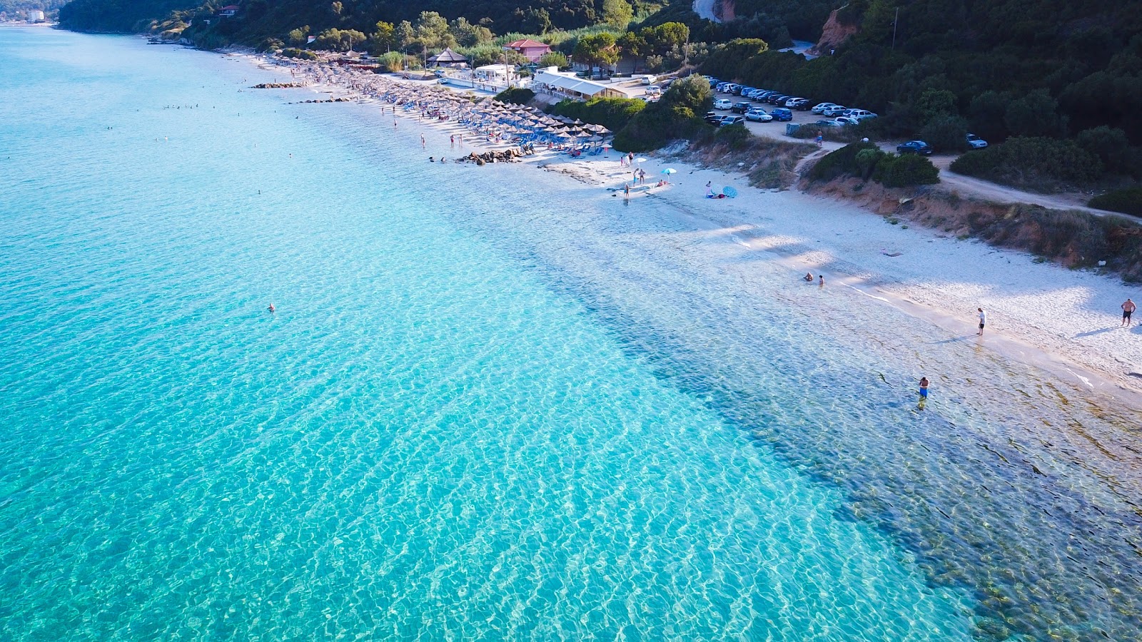 Fotografija Athytos beach z svetel pesek površino