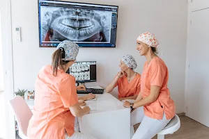 Dr Laetitia SANCHETTE, Dr Amanda ENTAKLI, Dr Hélène MACE et Dr Marie CHABRAND, Chirurgiens-dentistes image