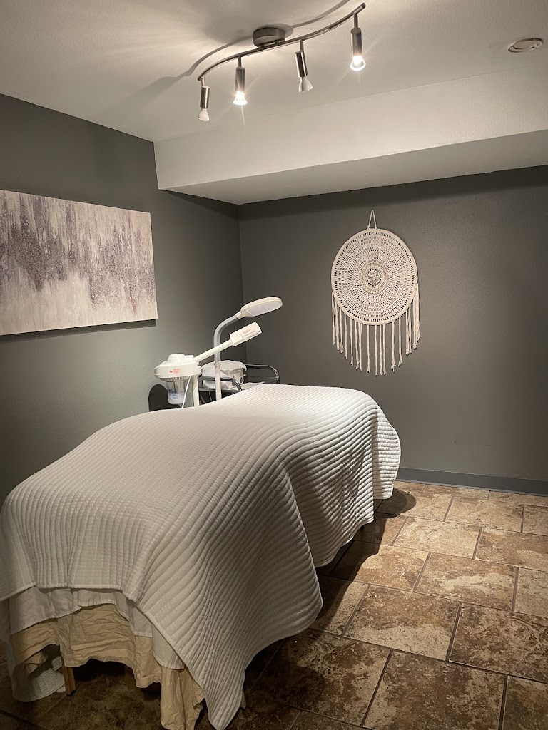 Taylor Doz Salon & Spa 98563