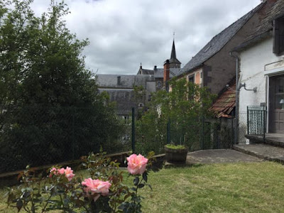 L'ardente à Saint-Sauves-d'Auvergne
