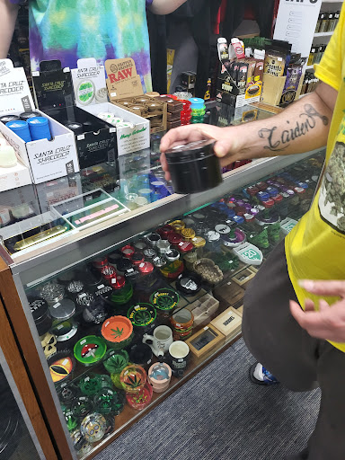 Tobacco Shop «Northern Lights 2», reviews and photos, 270 Enfield St, Enfield, CT 06082, USA