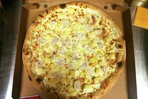 Royale Pizza image