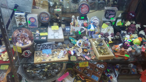 Thrift Store «Thrifty Nickel Tampa Thrift Store Re-Sale», reviews and photos, 7706 W Hillsborough Ave, Tampa, FL 33615, USA