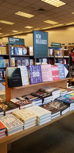 Book Store «Barnes & Noble», reviews and photos, 1991 Sproul Rd, Broomall, PA 19008, USA