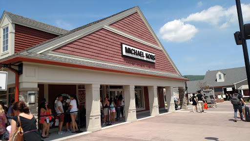 Michael Kors, 332 Red Apple Ct, Central Valley, NY 10917, USA, 