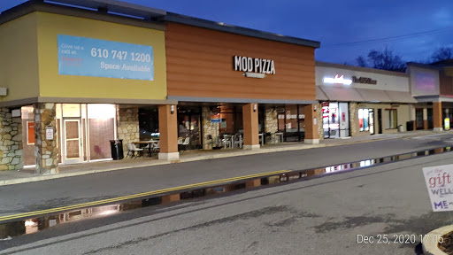 Shopping Mall «Gateway Shopping Center», reviews and photos, 221 E Swedesford Rd, Wayne, PA 19087, USA