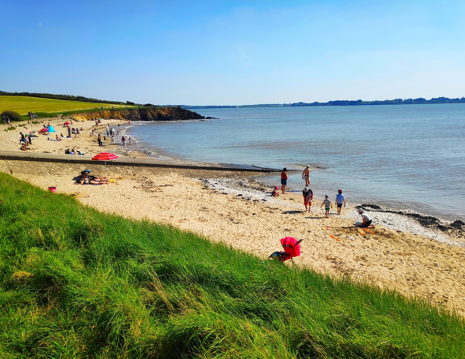 Foto von Plage des Granges mit beiger sand Oberfläche