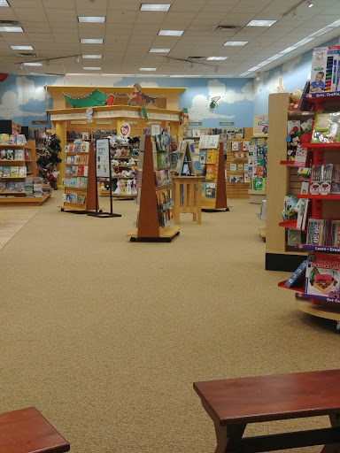 Book Store «Barnes & Noble», reviews and photos, 3651 Jefferson Davis Hwy, Alexandria, VA 22305, USA