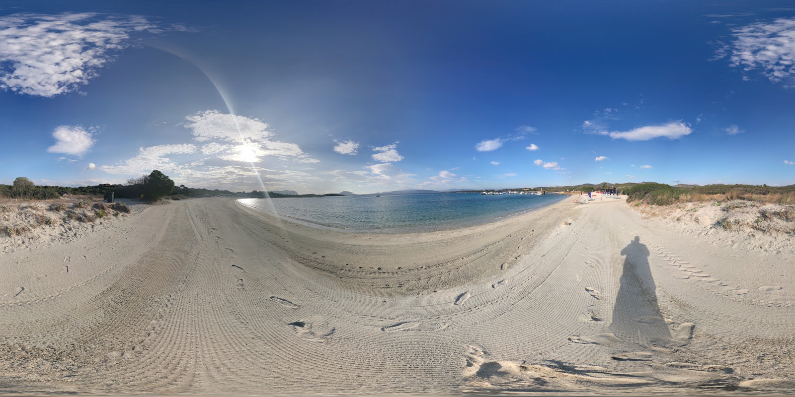 Foto de Spiaggia Nodu Piano com pequena baía
