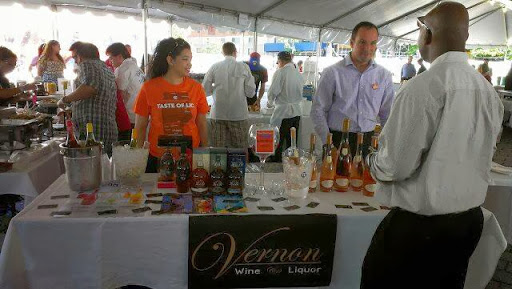 Wine Store «Vernon Wine & Liquor», reviews and photos, 5006 Vernon Blvd, Long Island City, NY 11101, USA