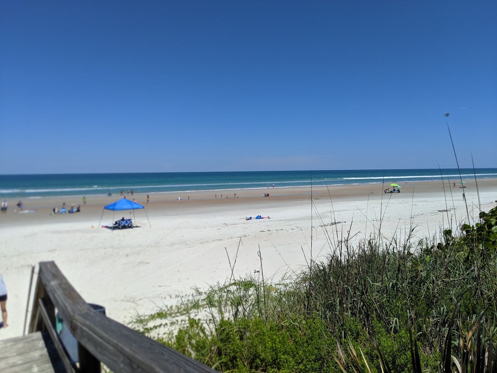 Foto di Wilbur beach con una superficie del sabbia beige fine