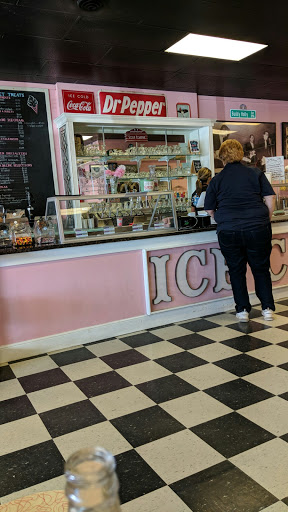 Ice Cream Shop «Holly Hop Ice Cream Shoppe», reviews and photos, 3404 34th St, Lubbock, TX 79410, USA