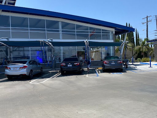 Two Thumbs Up Express Car Wash en Santa Ana