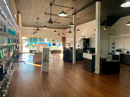 Cell Phone Store «GoWireless Verizon Authorized Retailer», reviews and photos, 2 S Mulberry St, Jackson, GA 30233, USA