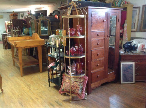Antique Furniture Store «Useful Things Antiques & Collectibles Store», reviews and photos, 11 Crenshaw Ln, Coxs Creek, KY 40013, USA