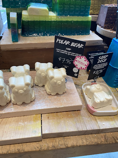 Cosmetics Store «LUSH Fresh Handmade Cosmetics», reviews and photos, 51 Oakbrook Center, Oak Brook, IL 60523, USA