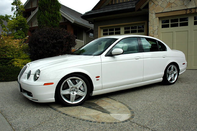 Esküvői autóbérlés / Hófehér Jaguar kölcsönzés ( Esküvőre menyasszonyi luxus autó bérlés sofőrrel ) - Budapest