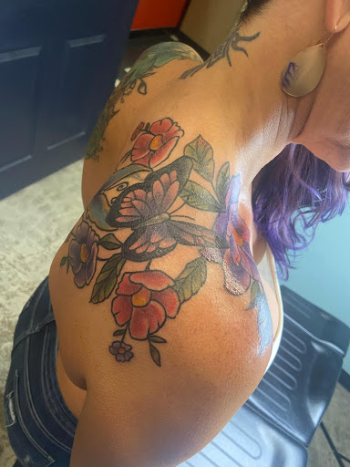 Tattoo Shop «Knuckle Up Tattoo Co.», reviews and photos, 2083 Irvin Cobb Dr, Paducah, KY 42003, USA