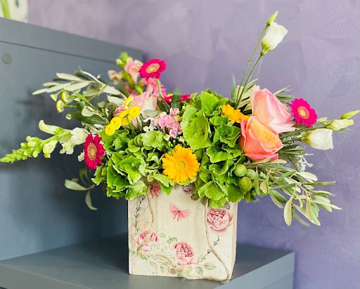 Ultraviolet Floral Design - Florarie | Livrare Flori | Aranjamente Florale | Design Floral Evenimente | Vitan - Sector 3