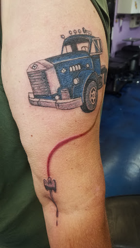 Tattoo Shop «Liquid Tattoo», reviews and photos, 16583 Old U.S. 27, Lansing, MI 48906, USA