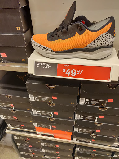 Clothing Store «Nike Factory Store», reviews and photos, 2200 Tanger Blvd #735, Washington, PA 15301, USA