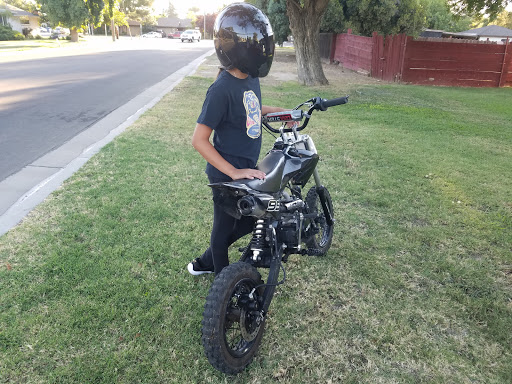 Sporting Goods Store «Big 5 Sporting Goods - Fresno (Shaw)», reviews and photos, 3022 W Shaw Ave, Fresno, CA 93711, USA